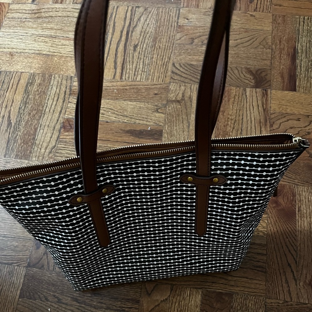 Fossil tote! Great condition- perfect for work.